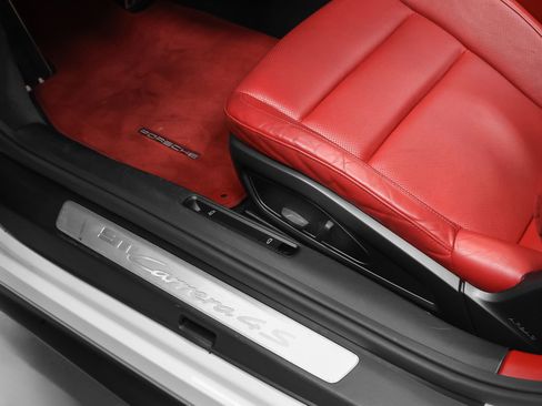 Certified 2022 Porsche 911 Carrera 4S AWD/4WD image 33