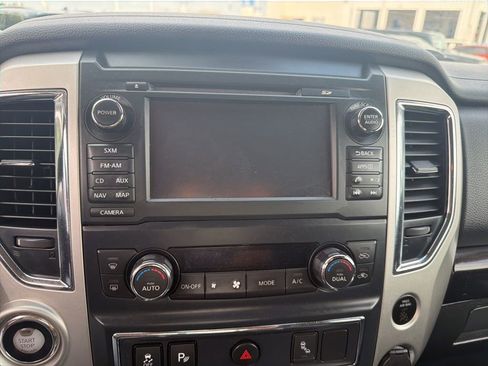 Used 2017 Nissan Titan SV image 14