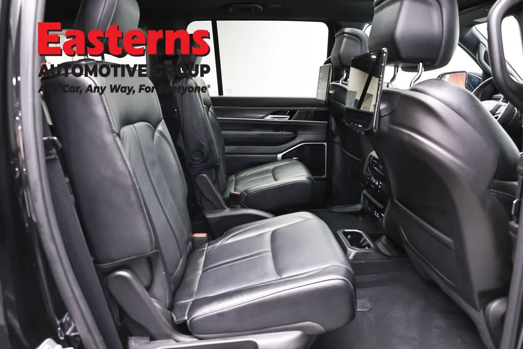 Used 2024 Jeep Wagoneer Series III w/ Premium Group I AWD/4WD image 28