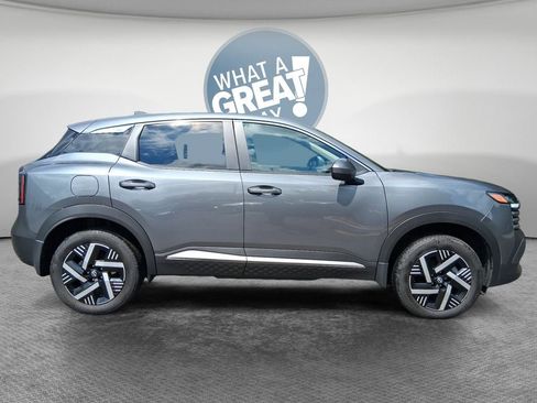 Used 2025 Nissan Kicks SV w/ Charging Package FWD image 2