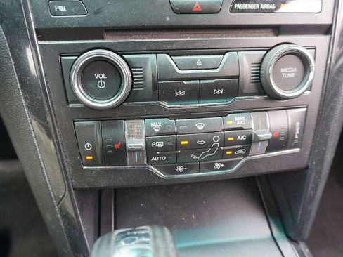 Used 2016 Ford Explorer XLT w/ Equipment Group 202A AWD/4WD image 11