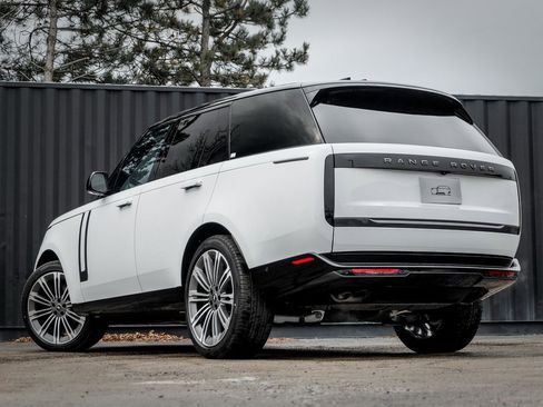 New 2025 Land Rover Range Rover SE image 2