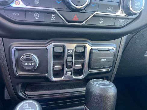 Used 2020 Jeep Wrangler Unlimited Sahara w/ Uconnect 4C Nav & Sound Group AWD/4WD image 26