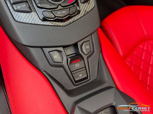 Used 2018 Lamborghini Aventador S image 22