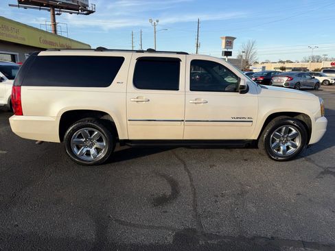 Used 2012 GMC Yukon XL SLT image 2