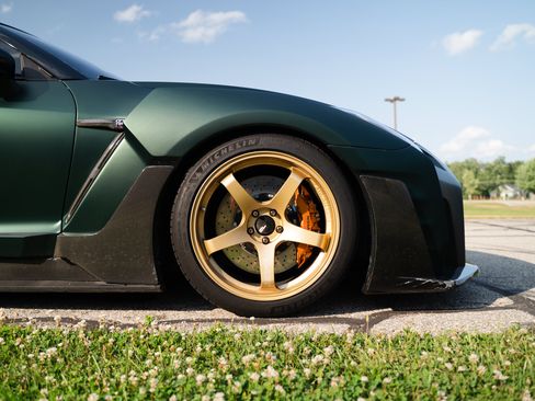 Used 2012 Nissan GT-R Premium AWD/4WD image 2