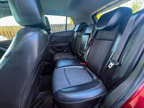 Used 2016 Chevrolet Trax LT w/ LT Sun and Sound Package AWD/4WD image 26
