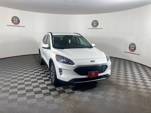 Used 2020 Ford Escape Titanium image 18