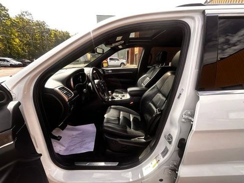 Used 2017 Jeep Grand Cherokee Limited AWD/4WD image 15