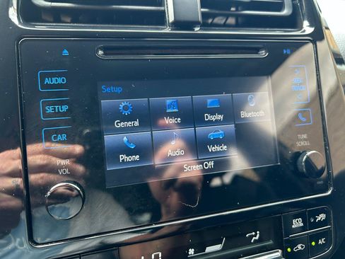 Used 2019 Toyota Prius XLE AWD/4WD image 19