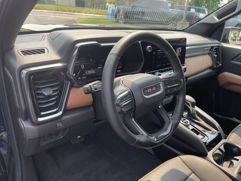 Certified 2025 GMC Canyon AT4 w/ Nightfall Edition AWD/4WD image 10