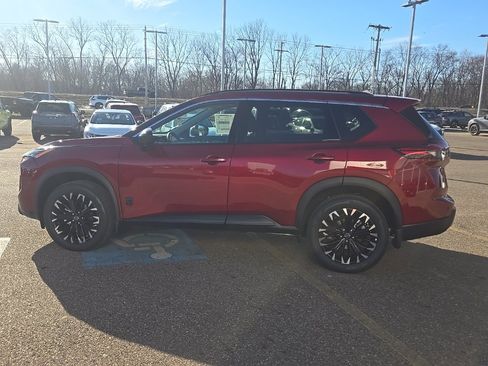 New 2026 Nissan Pathfinder SL image 4