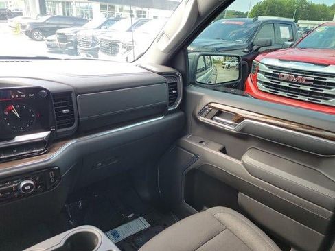 Used 2024 GMC Sierra 1500 Elevation AWD/4WD image 7