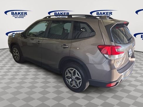 Used 2023 Subaru Forester Premium image 6