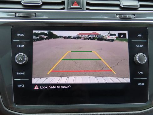 Used 2023 Volkswagen Tiguan SE w/ Panoramic Sunroof Package FWD image 41