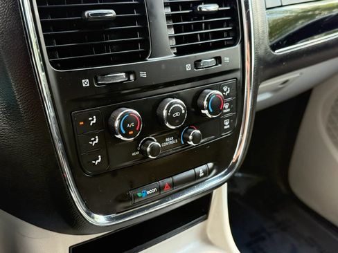 Used 2020 Dodge Grand Caravan SXT FWD image 42