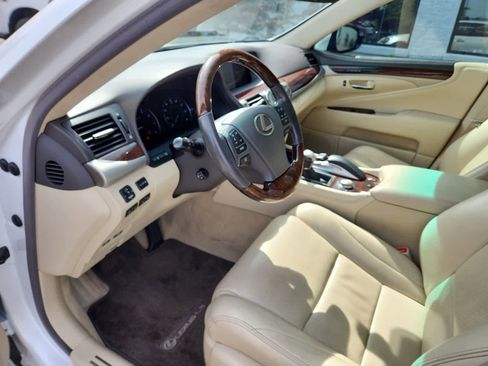 Used 2016 Lexus LS 460 w/ Comfort Package RWD image 13