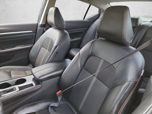 Used 2024 Nissan Altima 2.5 SR FWD image 10