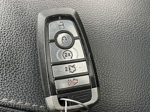 Used 2019 Ford Fusion SEL FWD image 26