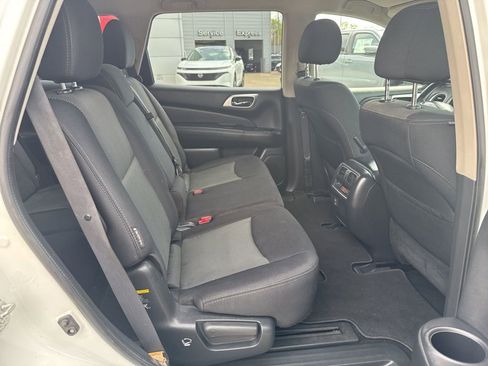 Used 2018 Nissan Pathfinder SV image 28