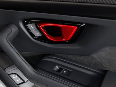 Used 2025 Lamborghini Urus Performante AWD/4WD image 43