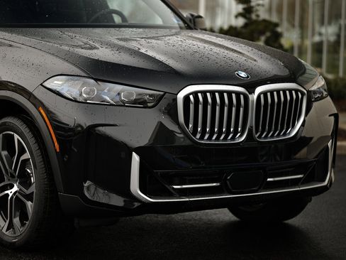 New 2026 BMW X5 xDrive40i w/ Climate Comfort Package image 2