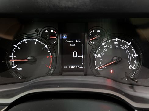 Used 2020 Toyota 4Runner SR5 Premium w/ Moonroof Package RWD image 24