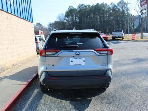 Used 2021 Toyota RAV4 XLE w/ Convenience Package image 5
