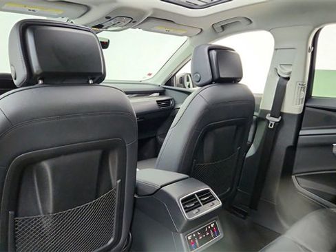 Used 2024 Audi Q8 e-tron Premium image 30