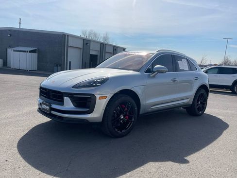 Used 2022 Porsche Macan S w/ Premium Package Plus image 3
