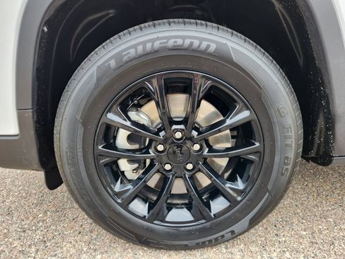 Certified 2023 Jeep Cherokee Altitude Lux image 16