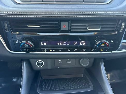 Used 2023 Nissan Rogue SL AWD/4WD image 36