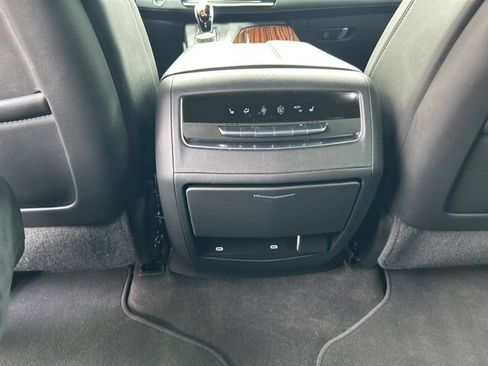 Used 2023 Cadillac Escalade Premium Luxury image 19