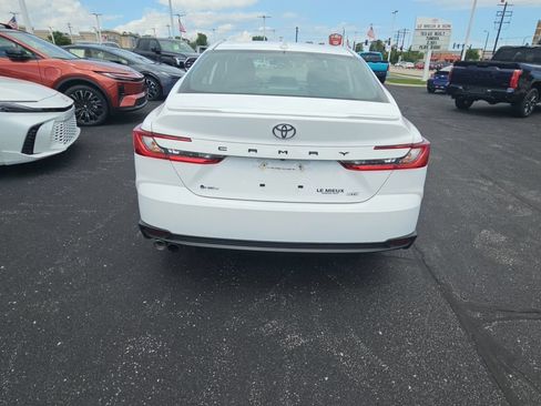 Certified 2025 Toyota Camry SE FWD image 4
