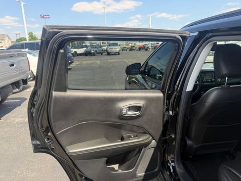 Used 2018 Jeep Compass Latitude AWD/4WD image 34