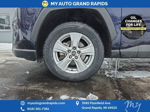 Used 2021 Toyota RAV4 XLE image 28