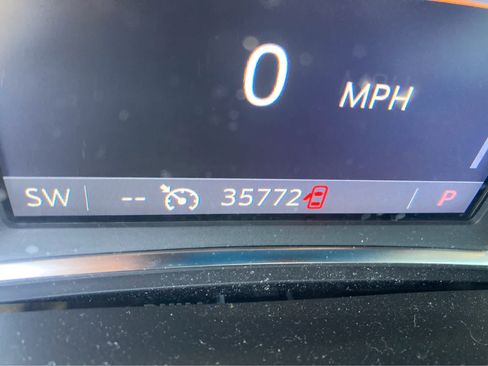 Used 2023 Chevrolet Traverse LT FWD image 17