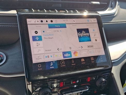 Used 2024 Jeep Grand Cherokee Limited 4xe image 17