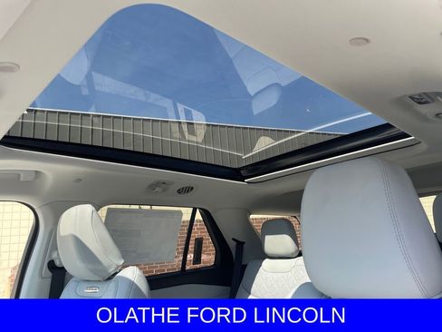 New 2026 Ford Explorer Platinum image 9