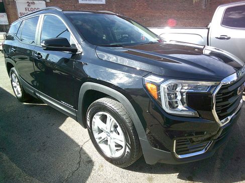 Used 2022 GMC Terrain SLE w/ Driver Convenience Package image 1