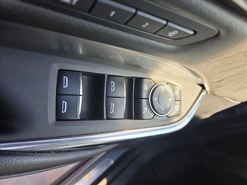 Used 2024 Cadillac XT4 Premium Luxury FWD image 11