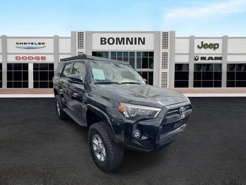 Used 2022 Toyota 4Runner SR5 Premium image 2