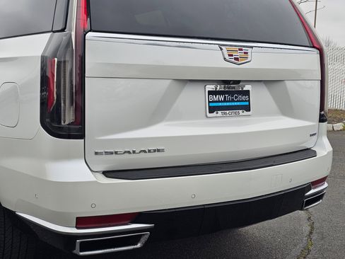 Used 2023 Cadillac Escalade Premium Luxury w/ Performance Package image 39