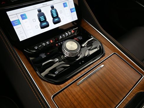 Used 2024 Jeep Grand Wagoneer Series III image 22