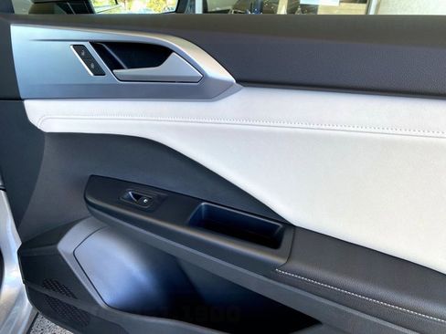New 2026 Volkswagen Taos SE AWD/4WD image 38