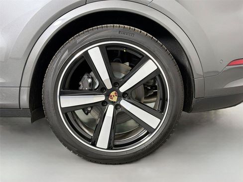 Used 2025 Porsche Cayenne Coupe AWD/4WD image 12