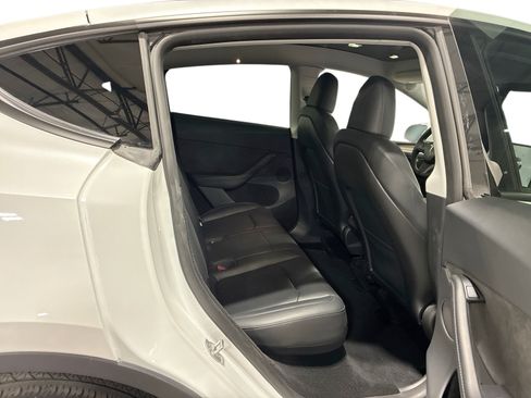 Certified 2023 Tesla Model Y Long Range AWD/4WD image 11
