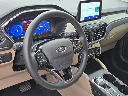 Used 2022 Ford Escape SEL w/ Technology Package image 15