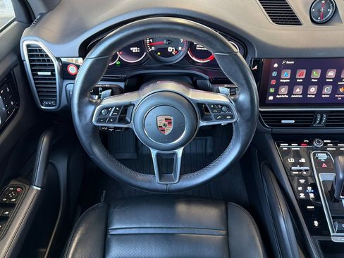 Used 2023 Porsche Cayenne Platinum Edition image 13