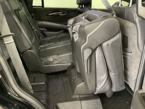 Used 2018 Cadillac Escalade Platinum image 40
